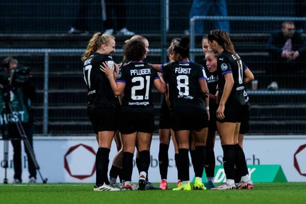 GOOGLE PIXEL Frauen Bundesliga: 1. FC Köln - SGS Essen; 15.09.2024 Jubel zum 1:1 durch Annalena Rieke (SGS Essen, 17) GOOGLE PIXEL Frauen Bundesliga, 1. FC Köln - SGS Essen, Köln, Franz-Kremer-Stadion am 15.09.2024 DFB REGULATIONS PROHIBIT ANY USE OF PHOTOGRAPHS AS IMAGE SEQUENCES AND OR QUASI-VIDEO. Copyright: xBEAUTIFULxSPORTS Wunderlx