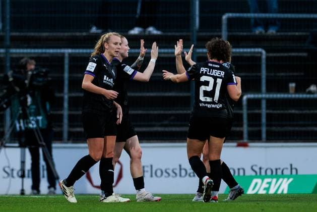 GOOGLE PIXEL Frauen Bundesliga: 1. FC Köln - SGS Essen; 15.09.2024 Jubel zum 1:1 durch Annalena Rieke (SGS Essen, 17) GOOGLE PIXEL Frauen Bundesliga, 1. FC Köln - SGS Essen, Köln, Franz-Kremer-Stadion am 15.09.2024 DFB REGULATIONS PROHIBIT ANY USE OF PHOTOGRAPHS AS IMAGE SEQUENCES AND OR QUASI-VIDEO. Copyright: xBEAUTIFULxSPORTS Wunderlx