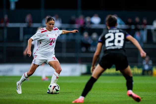 GOOGLE PIXEL Frauen Bundesliga: 1. FC Köln - SGS Essen; 15.09.2024 Zweikampf Laura Feiersinger (1. FC Köln, 27), Kassandra Potsi (SGS Essen, 28) GOOGLE PIXEL Frauen Bundesliga, 1. FC Köln - SGS Essen, Köln, Franz-Kremer-Stadion am 15.09.2024 DFB REGULATIONS PROHIBIT ANY USE OF PHOTOGRAPHS AS IMAGE SEQUENCES AND OR QUASI-VIDEO. Copyright: xBEAUTIFULxSPORTS Wunderlx
