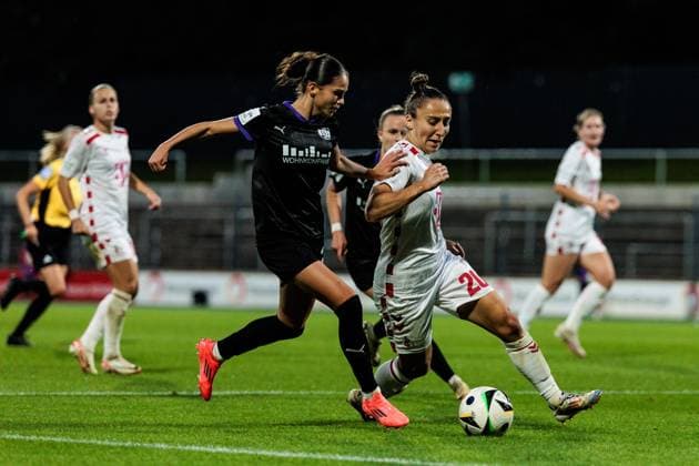 GOOGLE PIXEL Frauen Bundesliga: 1. FC Köln - SGS Essen; 15.09.2024 Zweikampf Kassandra Potsi (SGS Essen, 28), Sylwia Matysik (1. FC Köln, 20) GOOGLE PIXEL Frauen Bundesliga, 1. FC Köln - SGS Essen, Köln, Franz-Kremer-Stadion am 15.09.2024 DFB REGULATIONS PROHIBIT ANY USE OF PHOTOGRAPHS AS IMAGE SEQUENCES AND OR QUASI-VIDEO. Copyright: xBEAUTIFULxSPORTS Wunderlx