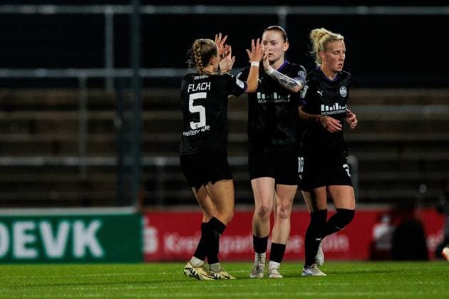 GOOGLE PIXEL Frauen Bundesliga: 1. FC Köln - SGS Essen; 15.09.2024 Jubel zum 2:2 durch Natasha Kowalski (SGS Essen, 10) nach Elfmeter GOOGLE PIXEL Frauen Bundesliga, 1. FC Köln - SGS Essen, Köln, Franz-Kremer-Stadion am 15.09.2024 DFB REGULATIONS PROHIBIT ANY USE OF PHOTOGRAPHS AS IMAGE SEQUENCES AND OR QUASI-VIDEO. Copyright: xBEAUTIFULxSPORTS Wunderlx