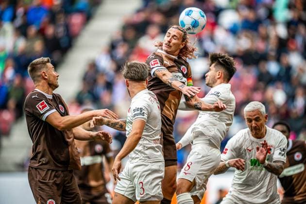 Bilder des Jahres 2024, Sport 09 September Sport Themen der Woche KW37 Sport Bilder des Tages Sportart I Herren I Saison 2024-2025 I Bundesliga I 3. Spieltag I FC Augsburg - FC St. Pauli I 15.09.2024 Jackson Irvine (7, FC St. Pauli) Augsburg WWK-Arena Bayern Deutschland *** Sport I Men I Season 2024 2025 I Bundesliga I 3 Matchday I FC Augsburg FC St Pauli I 15 09 2024 Jackson Irvine 7, FC St Pauli Augsburg WWK Arena Bayern Germany Copyright: xLobeca MaxxKrausex