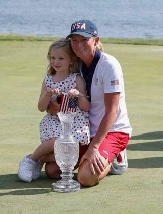 Sept 15, 2024: Stacy Lewis poses with her daughter and the trophy after winning the Solheim Cup on the Robert Trent Jones golf course in Gainesville, Virginia. CSM Gainesville United States of America - ZUMAc04_ 20240915_zma_c04_077 Copyright: xJustinxCooperx
