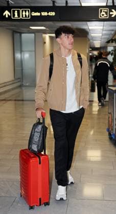 16.09.24 VfB Stuttgart Abflug Madrid Deutschland, Stuttgart, 16.09.2024, Fussball, Bundesliga, VfB Stuttgart, Flughafen Stuttgart Abflug zum Champions League Auswärts Spiel bei Real Madrid: Ameen Al-Dakhil.