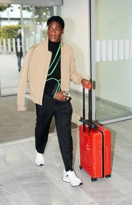 16.09.24 VfB Stuttgart Abflug Madrid Deutschland, Stuttgart, 16.09.2024, Fussball, Bundesliga, VfB Stuttgart, Flughafen Stuttgart Abflug zum Champions League Auswärts Spiel bei Real Madrid: Justin Diehl.
