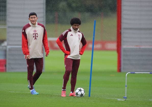 München, Deutschland 16. September 2024: Fussball, Herren, Saison 2024 2025, FC Bayern München, Säbener Strasse, Trainingsgelände, Abschlusstraining, Champions League Minjae Kim, Min-jae Kim (FC Bayern München) (li.) mit Serge Gnabry (FC Bayern München) (re.) beim Aufwärmen