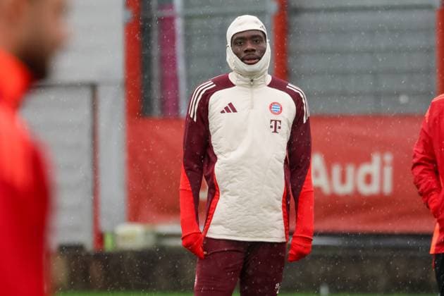Alphonso Davies (FC Bayern Muenchen, 19) beim Training im Regen, Abschlusstraining, FC Bayern Muenchen, Fussball, UEFA Champions League, 1. Spieltag, Saison 24 25, 16.09.2024, Abschlusstraining, FC Bayern Muenchen, Fussball, UEFA Champions League, 1. Spieltag, Saison 24 25, 16.09.2024 Muenchen Copyright: xEibner-Pressefoto JennixMaulx EP_JML