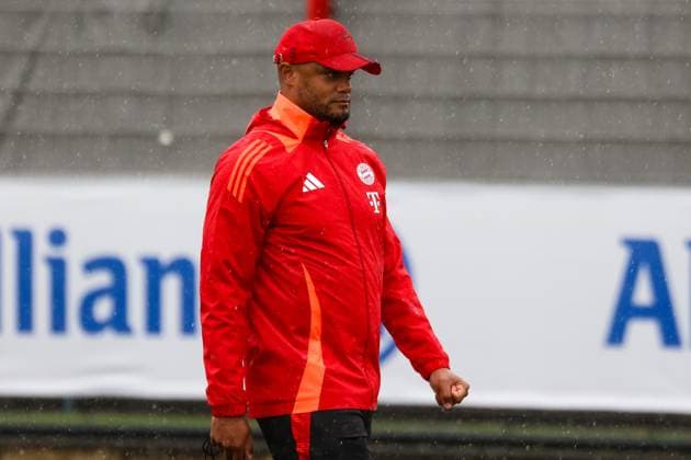 Vincent Kompany (FC Bayern Muenchen, Cheftrainer) beim Training im Regen, Abschlusstraining, FC Bayern Muenchen, Fussball, UEFA Champions League, 1. Spieltag, Saison 24 25, 16.09.2024, Abschlusstraining, FC Bayern Muenchen, Fussball, UEFA Champions League, 1. Spieltag, Saison 24 25, 16.09.2024 Muenchen Copyright: xEibner-Pressefoto JennixMaulx EP_JML