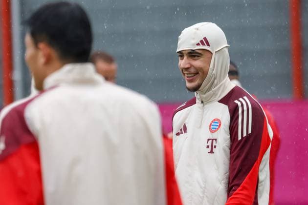 Jamal Musiala (FC Bayern Muenchen, 42) lachend beim Training im Regen, lacht, Abschlusstraining, FC Bayern Muenchen, Fussball, UEFA Champions League, 1. Spieltag, Saison 24 25, 16.09.2024, Abschlusstraining, FC Bayern Muenchen, Fussball, UEFA Champions League, 1. Spieltag, Saison 24 25, 16.09.2024 Muenchen Copyright: xEibner-Pressefoto JennixMaulx EP_JML