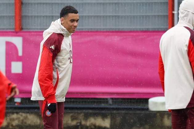 Jamal Musiala (FC Bayern Muenchen, 42) beim Training im Regen, Abschlusstraining, FC Bayern Muenchen, Fussball, UEFA Champions League, 1. Spieltag, Saison 24 25, 16.09.2024, Abschlusstraining, FC Bayern Muenchen, Fussball, UEFA Champions League, 1. Spieltag, Saison 24 25, 16.09.2024 Muenchen Copyright: xEibner-Pressefoto JennixMaulx EP_JML