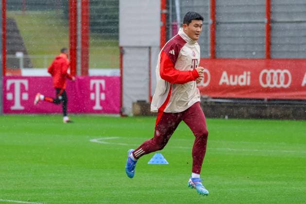 Minjae Kim (FC Bayern Muenchen, 03) laeuft beim Training im Regen, Abschlusstraining, FC Bayern Muenchen, Fussball, UEFA Champions League, 1. Spieltag, Saison 24 25, 16.09.2024, Abschlusstraining, FC Bayern Muenchen, Fussball, UEFA Champions League, 1. Spieltag, Saison 24 25, 16.09.2024 Muenchen Copyright: xEibner-Pressefoto JennixMaulx EP_JML