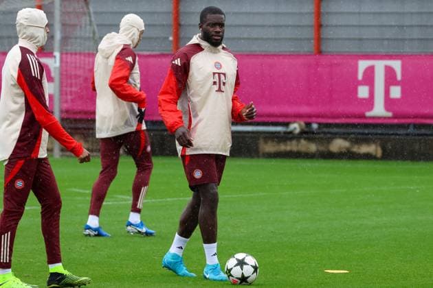 Dayot Upamecano (FC Bayern Muenchen, 02) beim Training im Regen, Abschlusstraining, FC Bayern Muenchen, Fussball, UEFA Champions League, 1. Spieltag, Saison 24 25, 16.09.2024, Abschlusstraining, FC Bayern Muenchen, Fussball, UEFA Champions League, 1. Spieltag, Saison 24 25, 16.09.2024 Muenchen Copyright: xEibner-Pressefoto JennixMaulx EP_JML