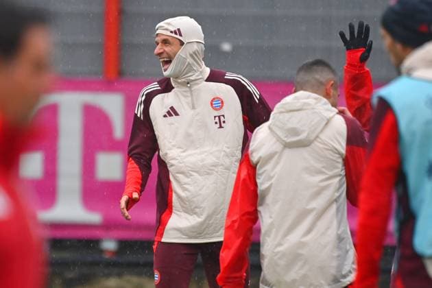Thomas MUELLER (MÜLLER,Bayern Muenchen), lacht,lachen,lachend,optimistisch,gutgelaunt, Abschlusstraining, Training am 16.09.2024 Fussball Champions League , FC Bayern Muenchen - GNK Dinamo Zagreb