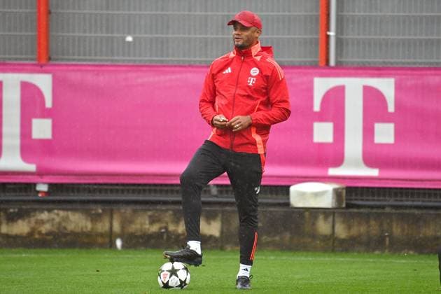 Trainer Vincent KOMPANY (Bayern Muenchen), Einzelbild,Freisteller, Ganzkoerperaufnahme,ganze Figur, Abschlusstraining, Training am 16.09.2024 Fussball Champions League , FC Bayern Muenchen - GNK Dinamo Zagreb