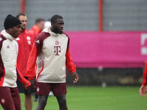 München, Deutschland 16. September 2024: Fussball, Herren, Saison 2024 2025, FC Bayern München, Säbener Strasse, Trainingsgelände, Abschlusstraining, Champions League Dayot Upamecano (FC Bayern München) Kopf, Oberkörper beim Aufwärmen