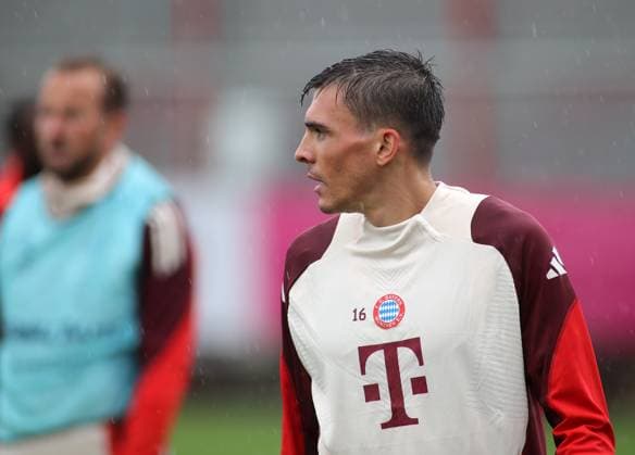 München, Deutschland 16. September 2024: Fussball, Herren, Saison 2024 2025, FC Bayern München, Säbener Strasse, Trainingsgelände, Abschlusstraining, Champions League Joao Palhinha (FC Bayern München) Kopf, Oberkörper mit Blick nach rechts, umdrehen