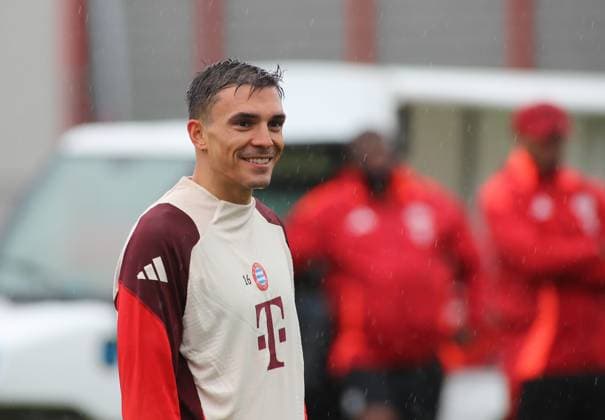 München, Deutschland 16. September 2024: Fussball, Herren, Saison 2024 2025, FC Bayern München, Säbener Strasse, Trainingsgelände, Abschlusstraining, Champions League Joao Palhinha (FC Bayern München) Kopf, Oberkörper, lächeln, grinsen