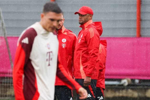 Vincent Kompany (FC Bayern Muenchen, Cheftrainer) beim Training im Regen, Abschlusstraining, FC Bayern Muenchen, Fussball, UEFA Champions League, 1. Spieltag, Saison 24 25, 16.09.2024, Abschlusstraining, FC Bayern Muenchen, Fussball, UEFA Champions League, 1. Spieltag, Saison 24 25, 16.09.2024 Muenchen Copyright: xEibner-Pressefoto JennixMaulx EP_JML