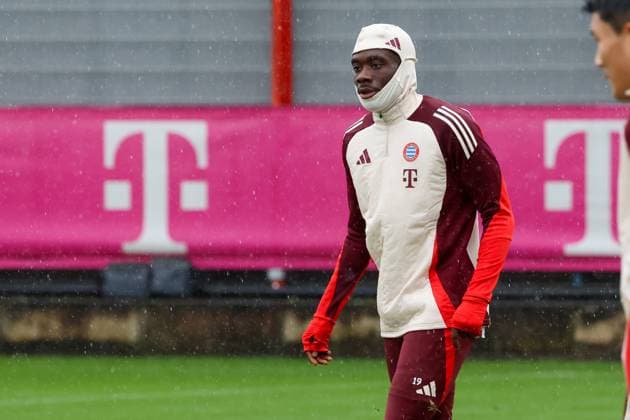 Alphonso Davies (FC Bayern Muenchen, 19) beim Training im Regen, Abschlusstraining, FC Bayern Muenchen, Fussball, UEFA Champions League, 1. Spieltag, Saison 24 25, 16.09.2024, Abschlusstraining, FC Bayern Muenchen, Fussball, UEFA Champions League, 1. Spieltag, Saison 24 25, 16.09.2024 Muenchen Copyright: xEibner-Pressefoto JennixMaulx EP_JML