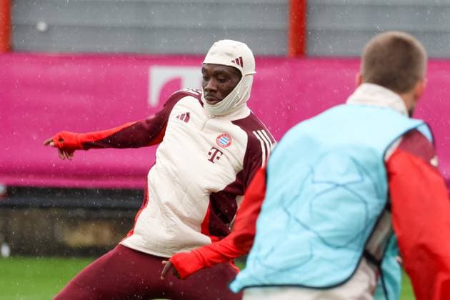 Alphonso Davies (FC Bayern Muenchen, 19) beim Training im Regen, Abschlusstraining, FC Bayern Muenchen, Fussball, UEFA Champions League, 1. Spieltag, Saison 24 25, 16.09.2024, Abschlusstraining, FC Bayern Muenchen, Fussball, UEFA Champions League, 1. Spieltag, Saison 24 25, 16.09.2024 Muenchen Copyright: xEibner-Pressefoto JennixMaulx EP_JML