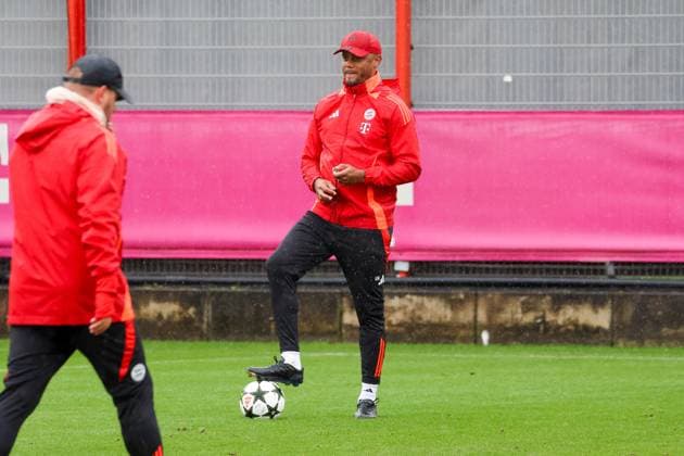 Vincent Kompany (FC Bayern Muenchen, Cheftrainer) beim Training im Regen, Abschlusstraining, FC Bayern Muenchen, Fussball, UEFA Champions League, 1. Spieltag, Saison 24 25, 16.09.2024, Abschlusstraining, FC Bayern Muenchen, Fussball, UEFA Champions League, 1. Spieltag, Saison 24 25, 16.09.2024 Muenchen Copyright: xEibner-Pressefoto JennixMaulx EP_JML