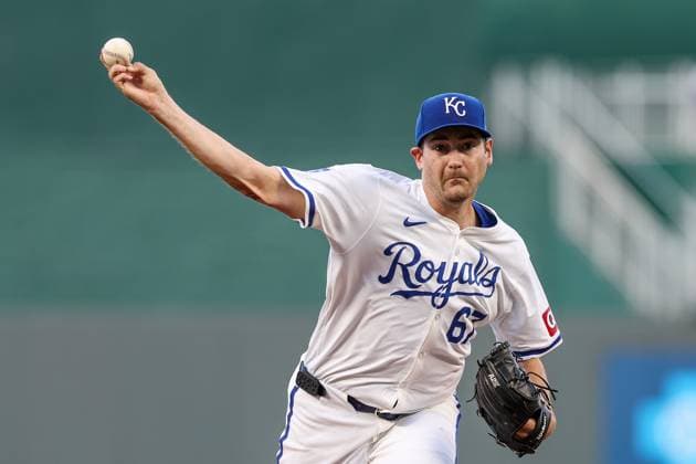 September 16, 2024: Kansas City Royals starting pitcher Seth Lugo (67) throws during the first inning against the Detroit Tigers at Kauffman Stadium in Kansas City, MO. CSM Kansas City United States of America - ZUMAc04_ 20240916_zma_c04_001 Copyright: xDavidxSmithx