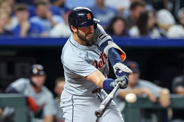 September 16, 2024: Detroit Tigers right fielder Matt Vierling (8) hits an RBI single against the Kansas City Royals during the sixth inning at Kauffman Stadium in Kansas City, MO. CSM Kansas City United States of America - ZUMAc04_ 20240916_zma_c04_045 Copyright: xDavidxSmithx