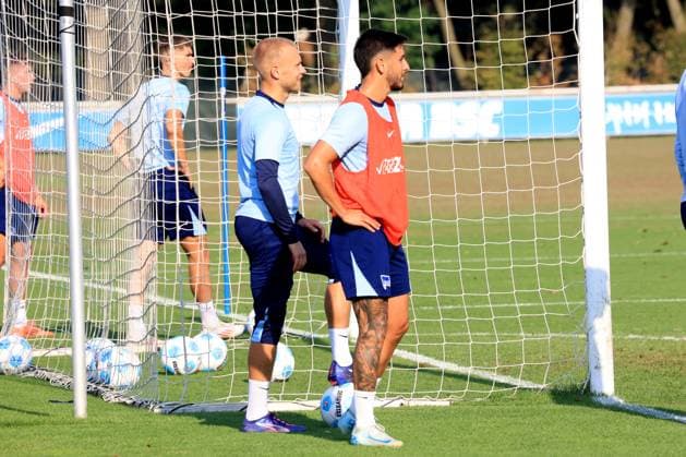 DEU, DFL, 2. FBL Hertha BSC, Training, 17.09.2024, Sportforum, Berlin, DEU, DFL, 2. FBL Hertha BSC, Training, im Bild Jon Dabur Thorsteinsson (Hertha BSC Berlin 24), Kevin Sessa (Hertha BSC Berlin 8) DFL - regulations prohibit any use of Photographs as image sequences and or quasi-video Foto: Juergen Engler nordphoto GmbH