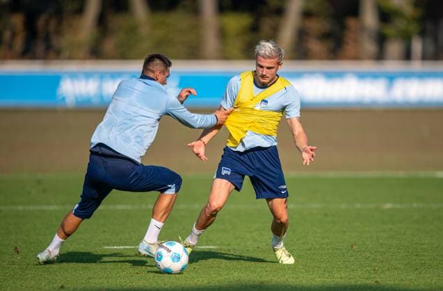 Fussball, Herren, Saison 2024 2025, 2. Bundesliga, Hertha BSC, Training, v. l. Smail Prevljak (Hertha BSC), Marten Winkler (Hertha BSC), 17.09. 2024,