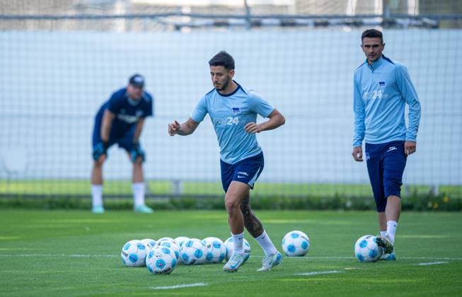 Fussball, Herren, Saison 2024 2025, 2. Bundesliga, Hertha BSC, Training, v. l. Kevin Sessa (Hertha BSC), Smail Prevljak (Hertha BSC), 17.09. 2024,