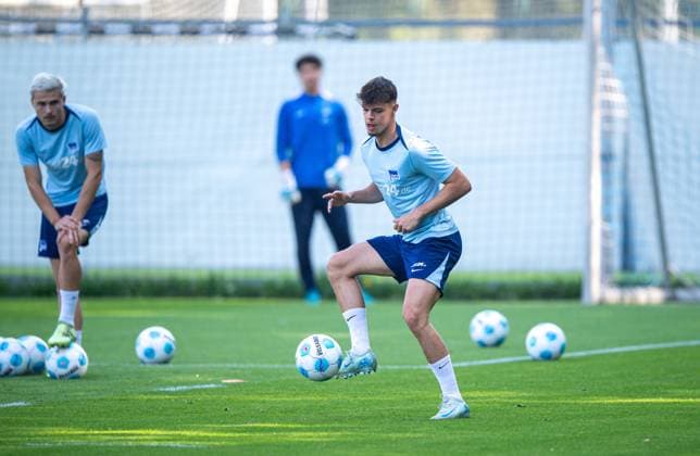 Fussball, Herren, Saison 2024 2025, 2. Bundesliga, Hertha BSC, Training, v. l. Marten Winkler (Hertha BSC), Luis Trus, 17.09. 2024,
