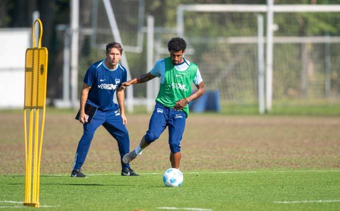Fussball, Herren, Saison 2024 2025, 2. Bundesliga, Hertha BSC, Training, v. l. Co-Trainer Jaime Monroy (Hertha BSC), Jeremy Dudziak (Hertha BSC), 17.09. 2024,