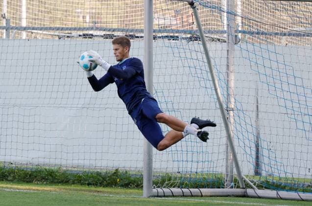 Sport Bilder des Tages Torhueter Dennis Smarsch, Deutschland, Berlin, Sportpark, Fussball, Herren, Saison 2024 2025, 2. Bundesliga, Hertha BSC, Training