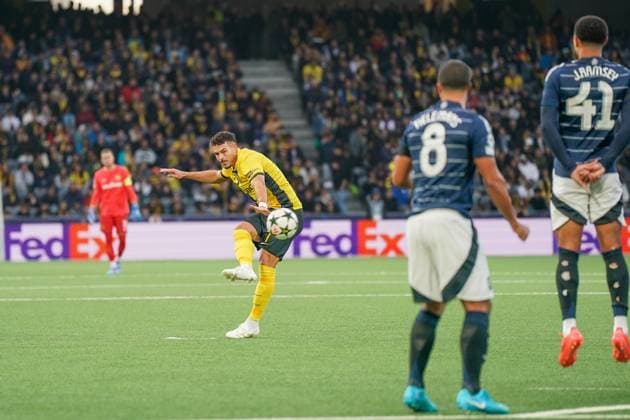 Fussball: Champions League 2024-2025, 1. Spieltag, YB BSC Young Boys Bern vs. Aston Villa FC - Stadion Wankdorf (Bern) Filip Ugrinic (BSC Young Boys, 07) beim Freistoß Copyright: xJOERANxSTEINSIEKx