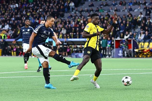 Youri Tielemans of Aston Villa scores the opening goal Young Boys v Aston Villa, UEFA Champions League, Group Stage, Football, Wankdorf Stadium, Bern, Switzerland, 17 Sep 2024 EDITORIAL USE ONLY No use with unauthorised audio, video, data, fixture lists, club league logos or live services. Online in-match use limited to 120 images, no video emulation. No use in betting, games or single club league player publications. Copyright: xMichaelxZemanek Shutterstockx 14722110r