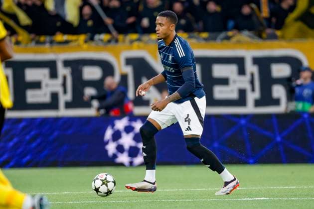 Ezri Konsa (Aston Villa, 04) am Ball , Fussball, UEFA Champions League, 1. Spieltag, 2024 2025, Young Boys Bern vs. Aston Villa, 17.09.2024, Stadion Wankdorf, Bern, Schweiz Bern Stadion Wankdorf Bern Schweiz Copyright: xGrantxHubbsx