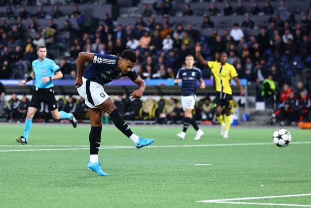 Ollie Watkins of Aston Villa second goal is disallowed by VAR Young Boys v Aston Villa, UEFA Champions League, Group Stage, Football, Wankdorf Stadium, Bern, Switzerland, 17 Sep 2024 EDITORIAL USE ONLY No use with unauthorised audio, video, data, fixture lists, club league logos or live services. Online in-match use limited to 120 images, no video emulation. No use in betting, games or single club league player publications. Copyright: xMichaelxZemanek Shutterstockx 14722110ad