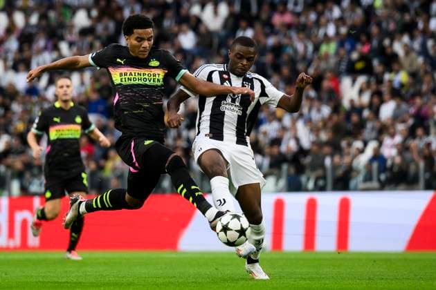Juventus FC v PSV Eindhoven - UEFA Champions League Malik Tillman of PSV Eindhoven competes for the ball with Pierre Kalulu of Juventus FC during the UEFA Champions League football match between Juventus FC and PSV Eindhoven. Turin Italy Copyright: xNicolòxCampox