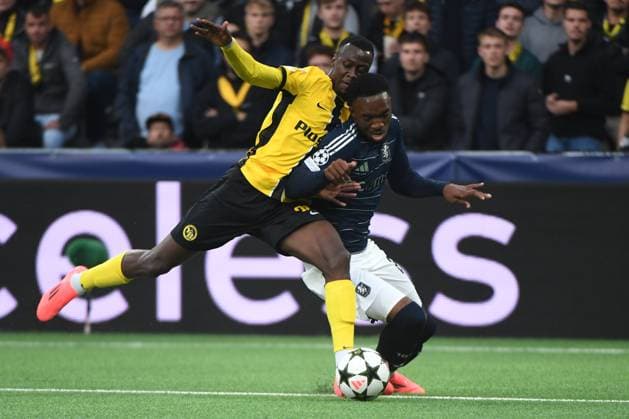 17 09 2024, Bern, Stadion Wankdorf, UEFA Champions League: Young Boys - Aston Villa, 20 Cheikh Niasse (Young Boys) gegen 26 Lamare Bogarde (Villa). Bern Stadion Wankdorf Bern Switzerland Copyright: xJustPictures.ch ManuelxWinterbergerx jp-de-MaWi-MWI_1609