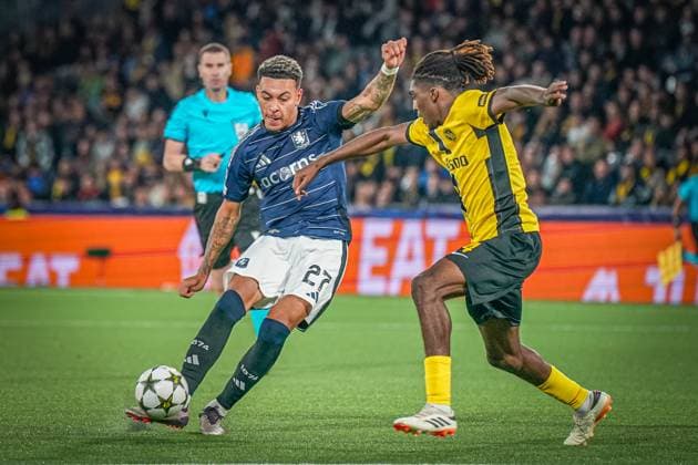 Fussball: Champions League 2024-2025, 1. Spieltag, YB BSC Young Boys Bern (SUI) vs. Aston Villa FC (GB) - Stadion Wankdorf (Bern): Zweikampf Morgan Rogers (Aston Villa, 27) mit Tanguy Zoukrou (BSC Young Boys, 04) Copyright: xJOERANxSTEINSIEKx