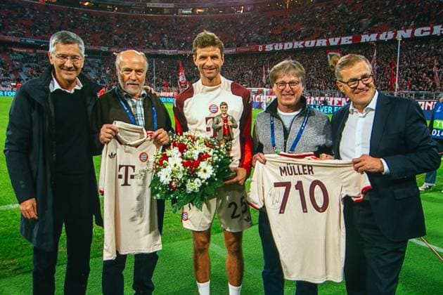 Anzeigetafel Ehnung Thomas Mueller (FC Bayern Muenchen, 25), Herbert Heiner (FC Bayern Muenchen, Praesident), Jan-Christian Dreesen (FC Bayern Muenchen AG, Vorstandsvorsitzender), GER, FC Bayern Muenchen vs. GNK Dinamo Zagreb, Fussball, Champions League, 1. Spieltag, Spielzeit 2024 2025, 17.09.2024, Eibner-Pressefoto Sascha Walther GER, FC Bayern Muenchen vs. GNK Dinamo Zagreb, Fussball, Champions League, 1. Spieltag, Spielzeit 2024 2025, 17.09.2024 Muenchen Copyright: xEibner-Pressefotox EP_EER