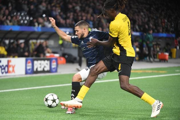 17 09 2024, Bern, Stadion Wankdorf, UEFA Champions League: Young Boys - Aston Villa, 10 Emiliano Buendia (Villa) gegen 4 Bahne Zoukrou (Young Boys). Bern Stadion Wankdorf Bern Switzerland Copyright: xJustPictures.ch ManuelxWinterbergerx jp-de-MaWi-MWI_1745