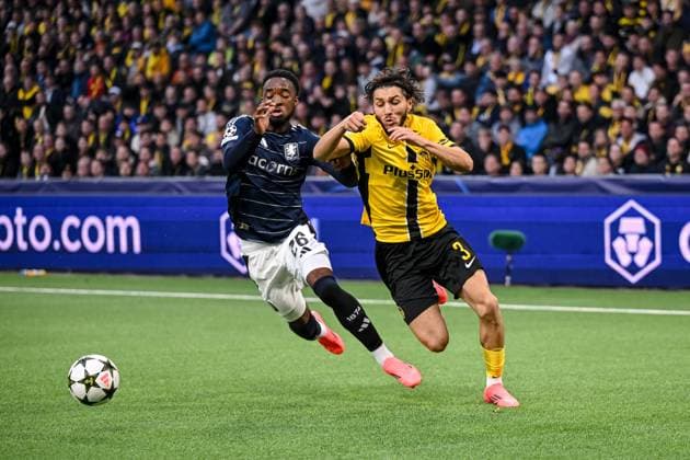 Lamare Bogarde (Aston Villa) und Jaouen Hadjam (BSC Young Boys Bern) battle for the ball during the UEFA Champions League 2024 25 League Phase MD1 match between BSC Young Boys and Aston Villa FC at Stadion Wankdorf on September 17, 2024 in Bern, Switzerland. Defodi-062_BSCVIL240917_101