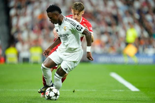 Real Madrid C.F. v VfB Stuttgart - UEFA Champions League 2024 25 League Phase MD1 Vinicius Junior left winger of Real Madrid and Brazil and Anthony Rouault centre-back of Stuttgart and France compete for the ball during the UEFA Champions League 2024 25 League Phase MD1 match between Real Madrid C.F. and VfB Stuttgart at Estadio Santiago Bernabeu on September 17, 2024 in Madrid, Spain. Madrid Spain  Copyright: xJosexBretonx originalFilename:bretonhernandez-realmadr240917_npBxs.jpg