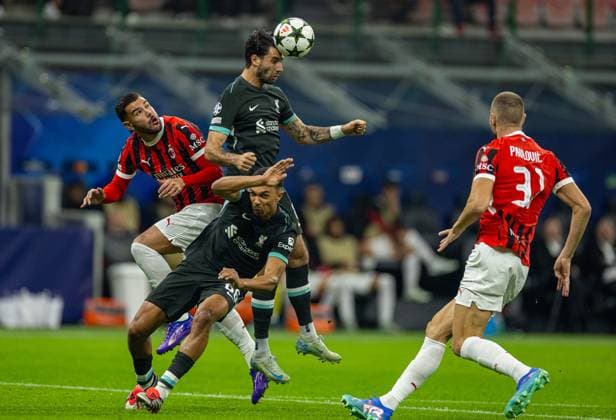 Football - UEFA Champions League - League Phase - AC Milan v Liverpool FC MILAN, ITALY - Tuesday, September 17, 2024: Liverpool s Dominik Szoboszlai wins a header during the UEFA Champions League game between AC Milan and Liverpool FC at the Stadio San Siro. ITALY Stadio San Siro LOMBARDY ITALY  Copyright: xDavidxRawcliffex P2024-09-17-AC_Milan_Liverpool-21