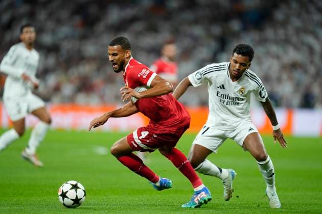 Real Madrid C.F. v VfB Stuttgart - UEFA Champions League 2024 25 League Phase MD1 Josha Vagnoman right-back of Stuttgart and Germany and Rodrygo Goes right winger of Real Madrid and Brazilcompete for the ball during the UEFA Champions League 2024 25 League Phase MD1 match between Real Madrid C.F. and VfB Stuttgart at Estadio Santiago Bernabeu on September 17, 2024 in Madrid, Spain. Madrid Spain  Copyright: xJosexBretonx originalFilename:bretonhernandez-realmadr240917_npXJp.jpg