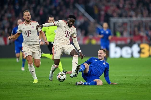 17.09.2024, Fussball, Champions League, 1. Spieltag, Saison 2024 2025, FC Bayern München - Dinamo Zagreb, Alphonso Davies (FC Bayern München), Marko Rog (Dinamo Zagreb) xRHR-FOTO TKx Copyright: RHR-FOTOx RHR-FOTO TK