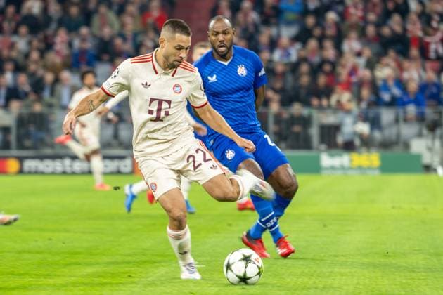 Raphael Guerreiro 22 (FC Bayern Muenchen) im Zweikampf, FC Bayern Muenchen vs. GNK Dinamo Zagreb, Fussball, UEFA Champions League, 1. Spieltag, 17.09.2024 DFB regulations prohibit any use of photographs as image sequences and or quasi-video Muenchen Bayern Deutschland