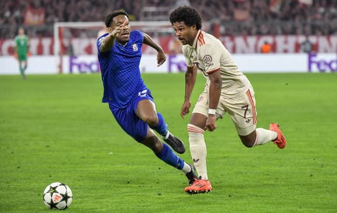 17.09.2024, xemx, Fussball UEFA Champions League, FC Bayern Muenchen - Dinamo Zagreb emspor, v.l. Ronael Pierre Gabriel (Dinamo Zagreb), Serge Gnabry (FC Bayern Muenchen) Zweikampf, Aktion, action, battle for the ball (DFL DFB REGULATIONS PROHIBIT ANY USE OF PHOTOGRAPHS as IMAGE SEQUENCES and or QUASI-VIDEO) Muenchen