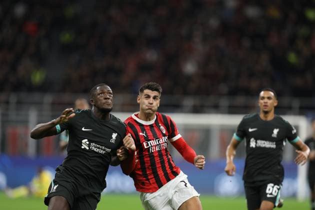 September 17, 2024, Milan, Lombardy, Italy: IBRAHIMA KONATE and CHRISTIAN PULISIC fight for the ball during Matchday 1 of 8 of the UEFA Champions League 2024 2025 between AC MILAN and LIVERPOOL FC at San Siro in Milan, Italy Milan Italy - ZUMAc179 20240917_zep_c179_063 Copyright: xMickaelxChavetx